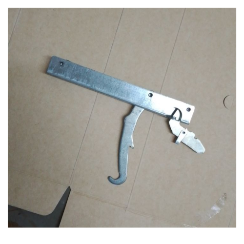 _c     6131  P14    Empero Spares Right-Left Hinge - Y.EMP.9KG.021.004 KES3,500.00